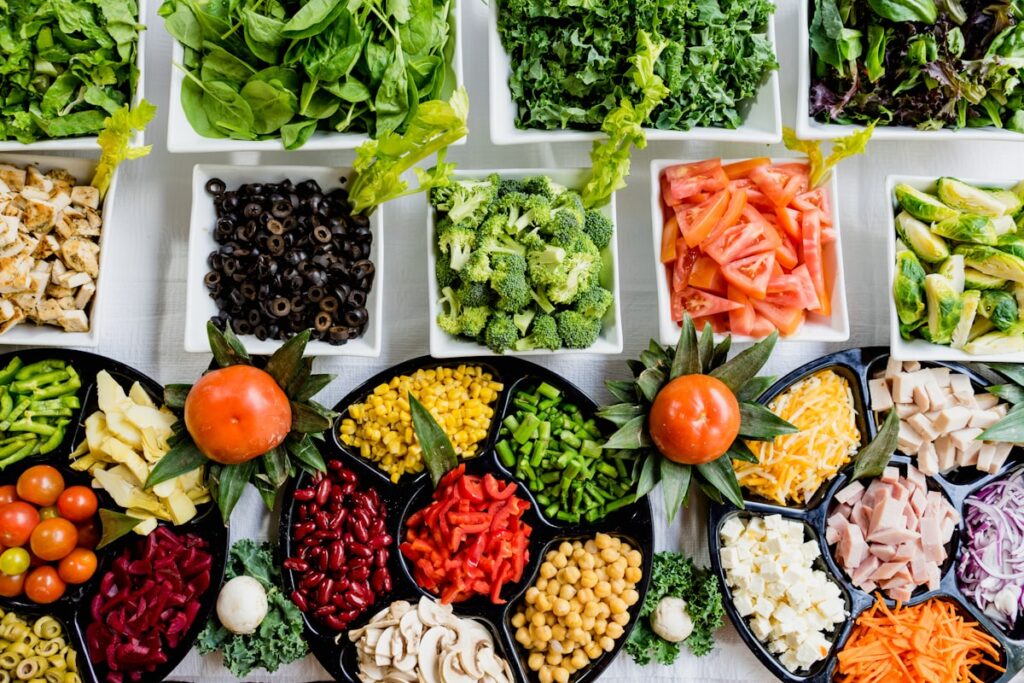 Die besten Keto-Lebensmittel: Fleisch, Fisch, Avocado, Nüsse und grünes Gemüse